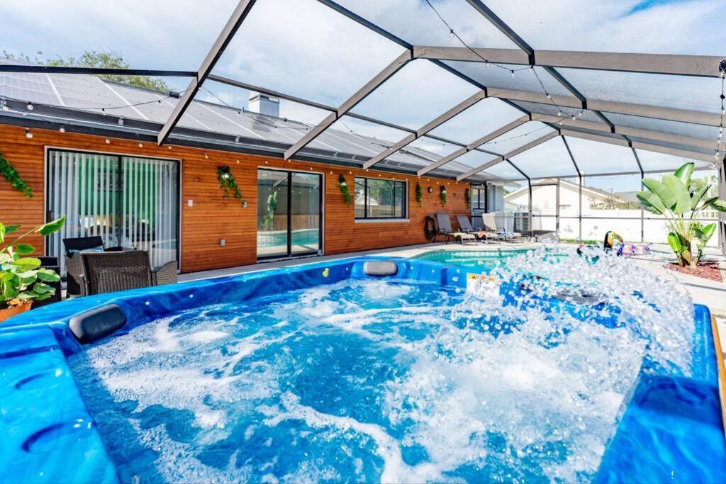 The Pelican/Pool/Hottub/Gameroom ブランドン エクステリア 写真